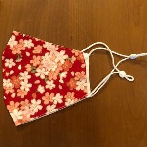 Women’s adjustable face mask